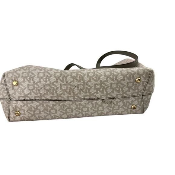 Signature DKNY, Ivory Grey Medium Tote Keychain - Picture 7 of 10